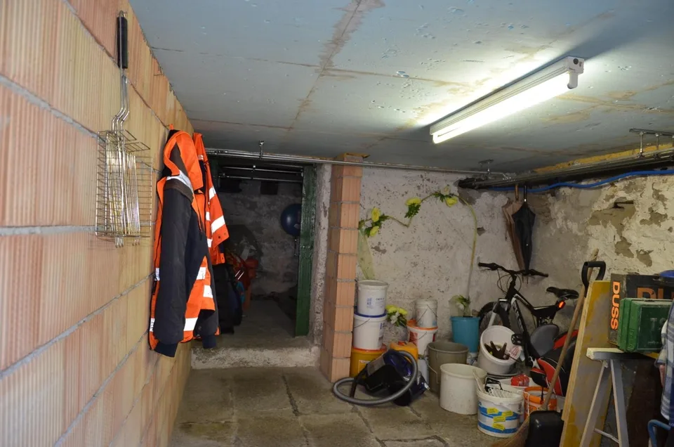 8 1/2-Zimmer-Haus mit Balkon an ruhiger Lage / Casa unifamiliare di... – Foto 24 von 30
