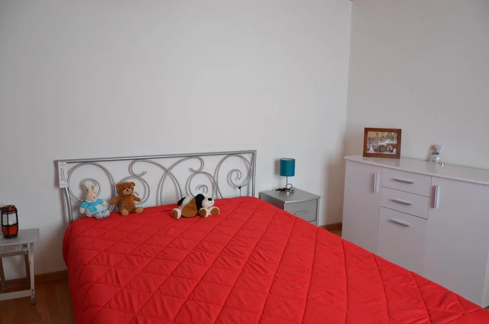8 1/2-Zimmer-Haus mit Balkon an ruhiger Lage / Casa unifamiliare di... – Foto 16 von 30
