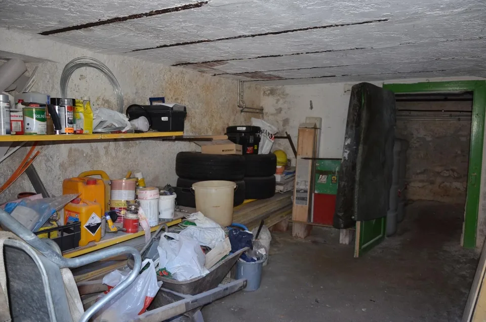 8 1/2-Zimmer-Haus mit Balkon an ruhiger Lage / Casa unifamiliare di... – Foto 21 von 30