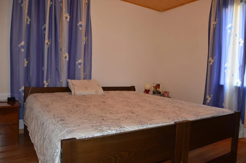 8 1/2-Zimmer-Haus mit Balkon an ruhiger Lage / Casa unifamiliare di... – Foto 17 von 30