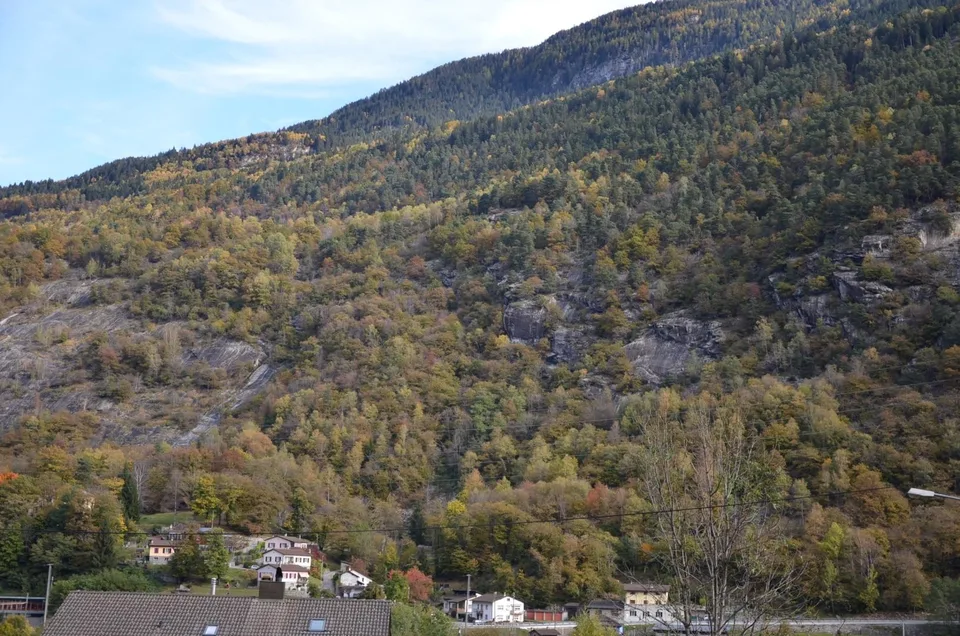 8 1/2-Zimmer-Haus mit Balkon an ruhiger Lage / Casa unifamiliare di... – Foto 28 von 30
