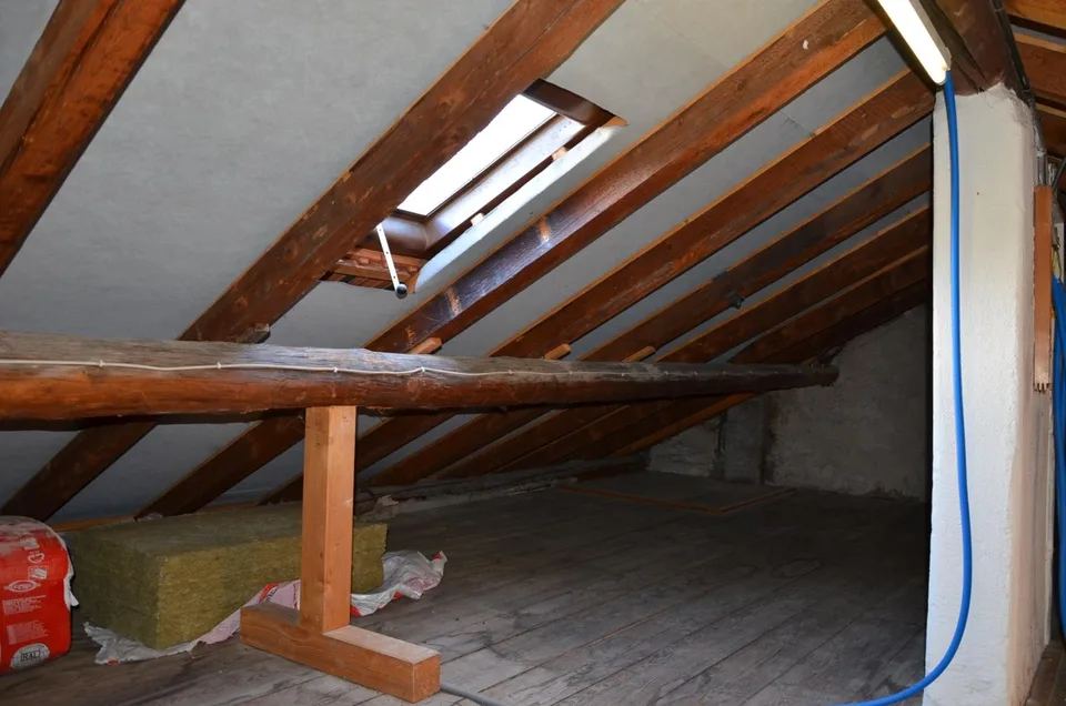 8 1/2-Zimmer-Haus mit Balkon an ruhiger Lage / Casa unifamiliare di... – Foto 20 von 30