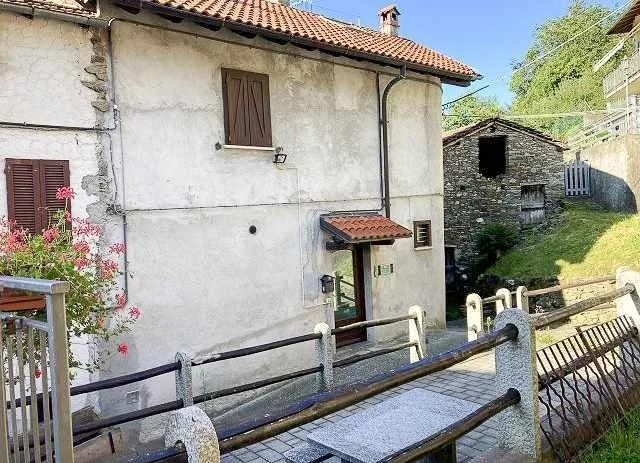 8 1/2-Zimmer-Dorfhaus mit Sitzplatz in Italien / casa nel nucleo di...