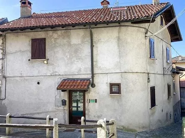 8 1/2-Zimmer-Dorfhaus mit Sitzplatz in Italien / casa nel nucleo di...
