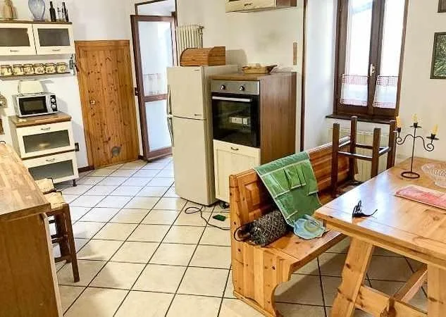 8 1/2-Zimmer-Dorfhaus mit Sitzplatz in Italien / casa nel nucleo di...