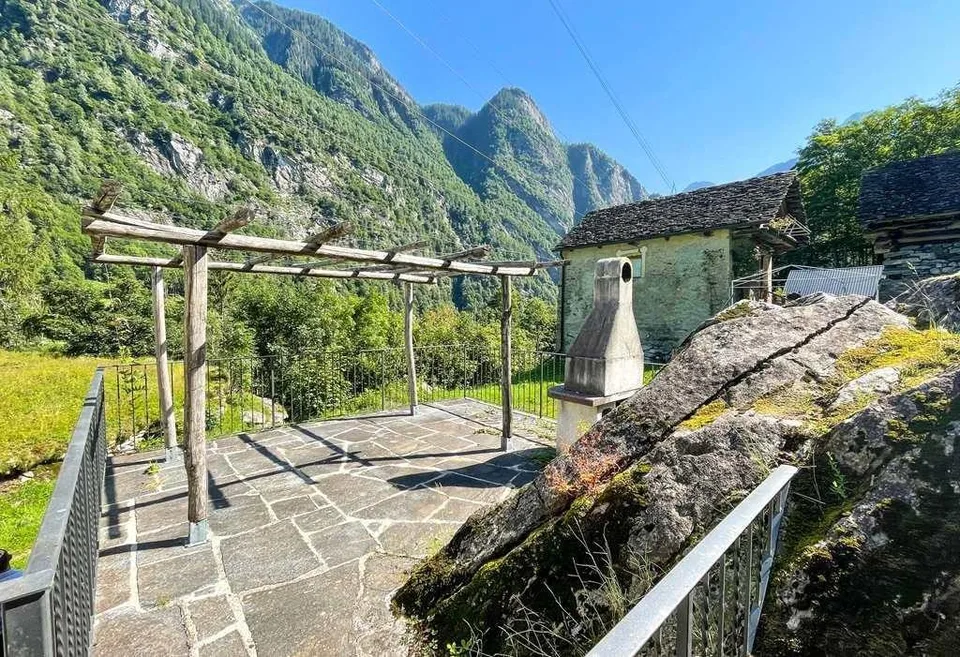 Schönes rustikales Haus mit einem rustikalen Haus zu renovieren in ...
