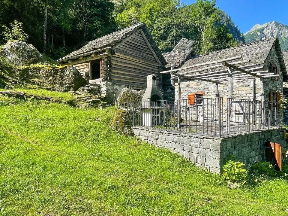 Schönes rustikales Haus mit einem rustikalen Haus zu renovieren in ...