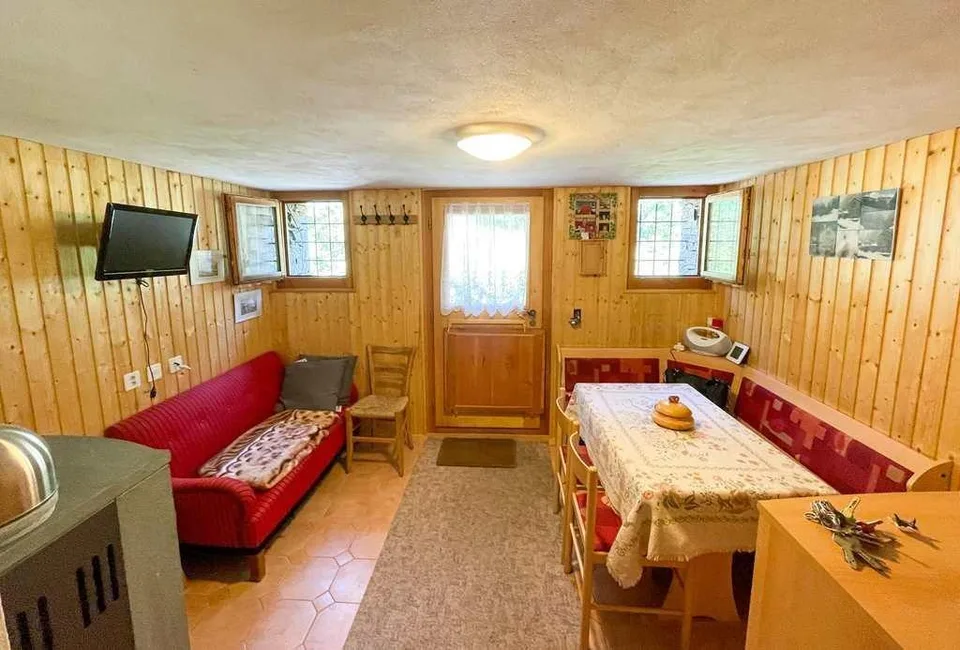 Schönes rustikales Haus mit einem rustikalen Haus zu renovieren in ...