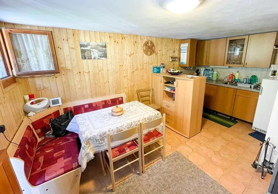 Schönes rustikales Haus mit einem rustikalen Haus zu renovieren in ...