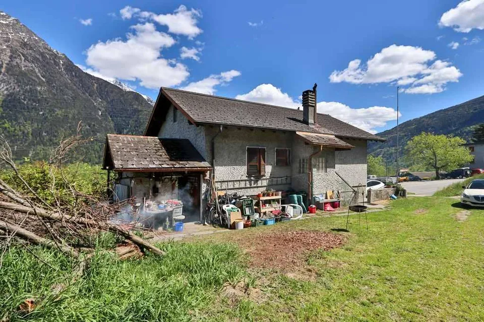 4 1/2-Zimmer-Einfamilienhaus mit Garten und toller Aussicht sowie 5...