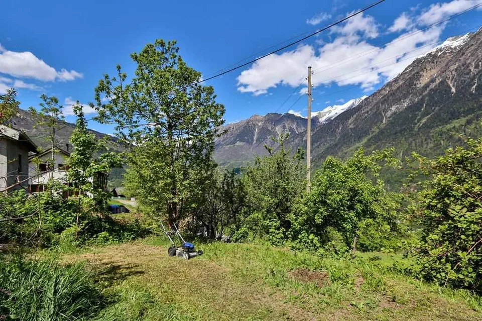4 1/2-Zimmer-Einfamilienhaus mit Garten und toller Aussicht sowie 5...