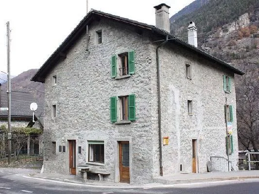 8 1/2-Zimmer-Dorfhaus mit grossem Garten