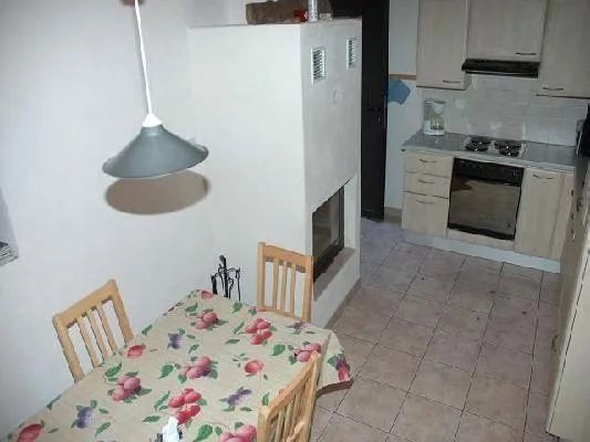 Zwei neu ausgebaute Rustici mit 5- und 3-Zimmer-Hausteil