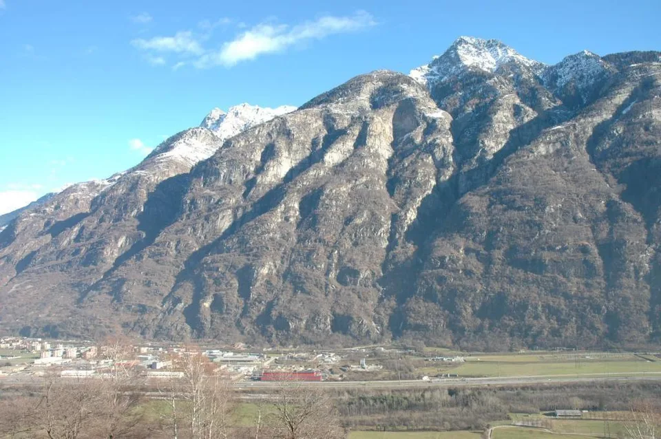 Rustico zum Ausbauen mit 8573 m2 Wiesland