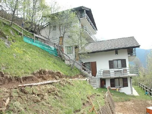 4-Familienhaus mit 2 x 3- und 2 x 4-Zimmer-Wohnungen