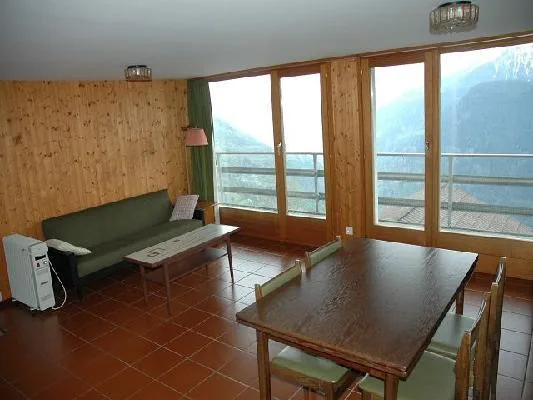 4-Familienhaus mit 2 x 3- und 2 x 4-Zimmer-Wohnungen