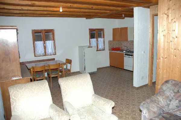 10-Zimmer-Einfamilienhaus