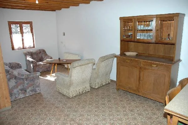 10-Zimmer-Einfamilienhaus
