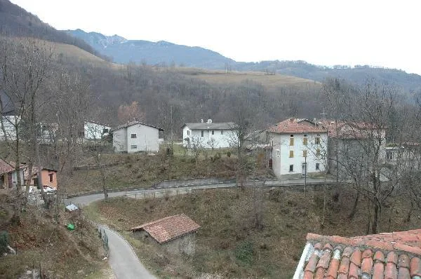 Zwei Hausteile zum Ausbauen