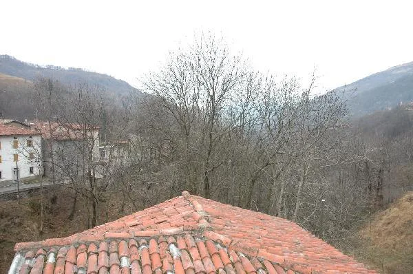 Zwei Hausteile zum Ausbauen