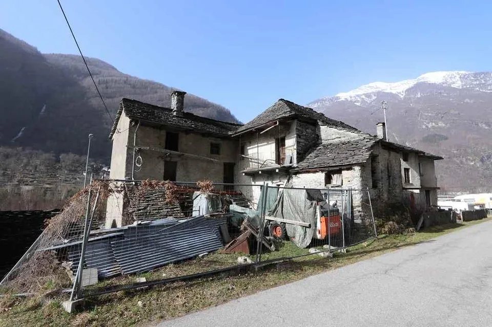 grosser 12-Zimmer-Hausteil zum Ausbauen / grande casa di 12 camere ...