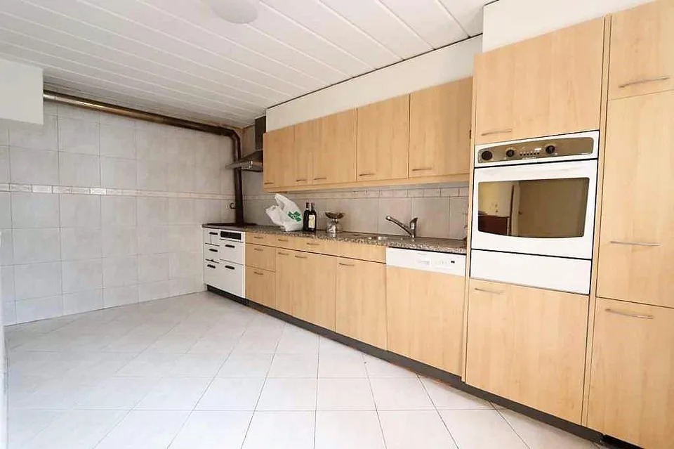 rustikales 4 1/2-Zimmer-Haus mit Garten / casa rusticale di 4 1/2 l... – Foto 6 von 18