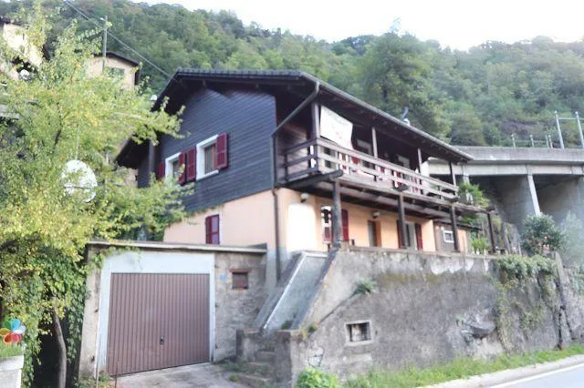 rustikales 4 1/2-Zimmer-Haus mit Garten / casa rusticale di 4 1/2 l...