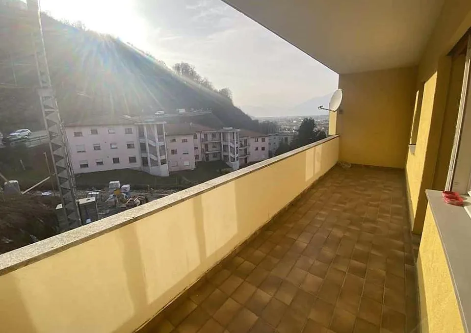 3 1/2-Zimmer-Wohnung mit Balkon und Aussicht / appartamento di 3 1/...
