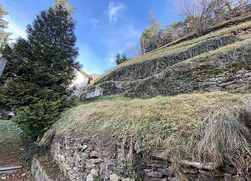 2-Familienhaus mit Bauland / casa bifamiliare con terreno edificabile