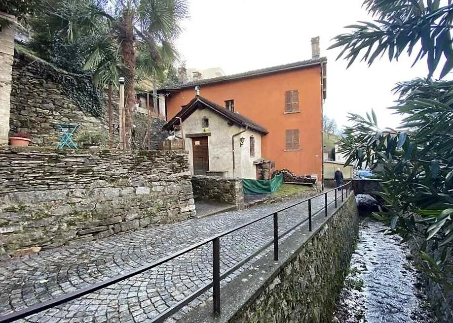 2-Familienhaus mit Bauland / casa bifamiliare con terreno edificabile