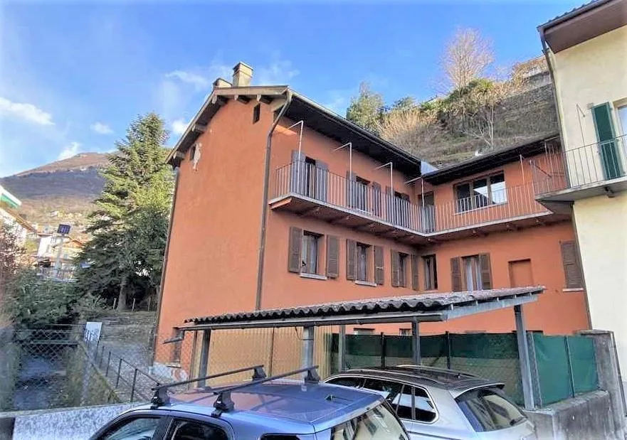 2-Familienhaus mit Bauland / casa bifamiliare con terreno edificabile