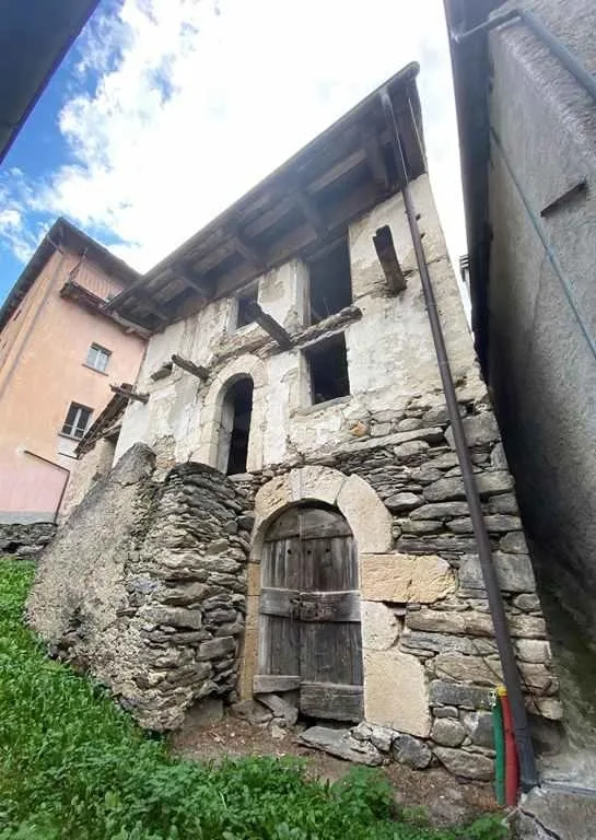 Dorfhaus zum Ausbauen mit Bauprojekt / casa nel nucleo da ristruttu...