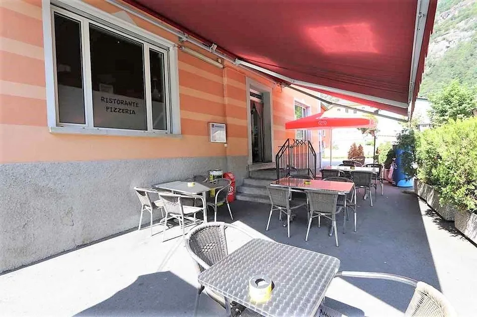 Mehrfamilienhaus mit Bar-Restaurant / casa plurifamiliare con un ri... – Foto 7 von 18