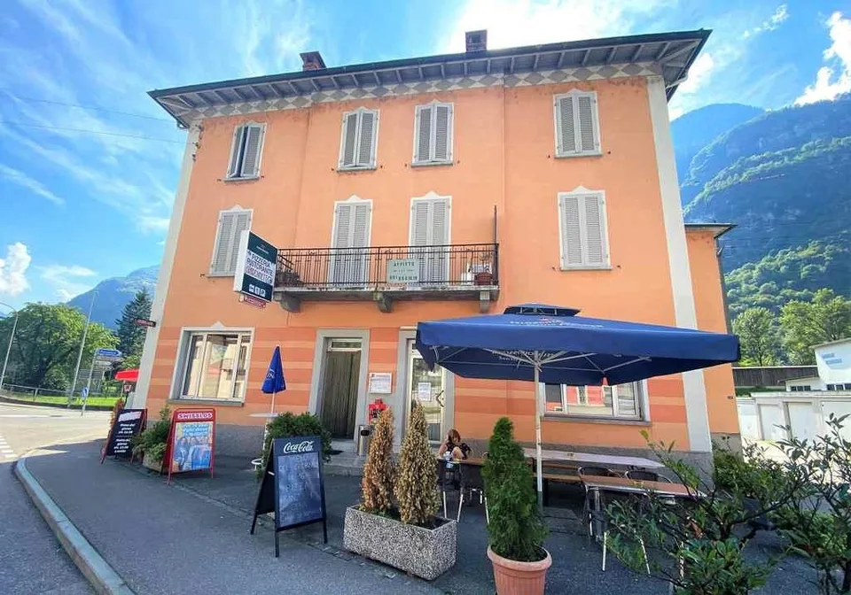 Mehrfamilienhaus mit Bar-Restaurant / casa plurifamiliare con un ri... – Foto 8 von 18