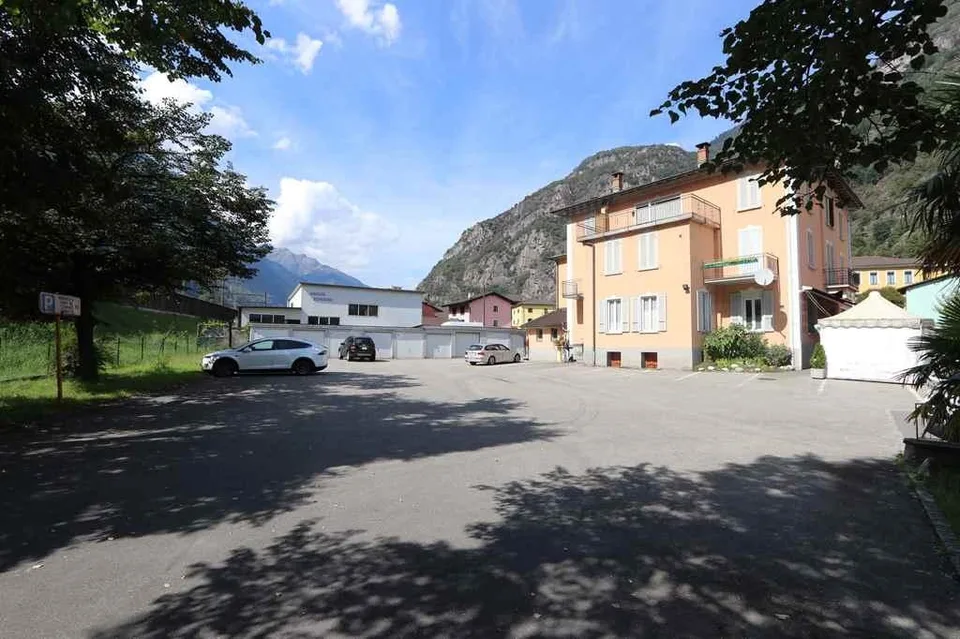 Mehrfamilienhaus mit Bar-Restaurant / casa plurifamiliare con un ri... – Foto 18 von 18