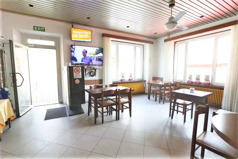 Mehrfamilienhaus mit Bar-Restaurant / casa plurifamiliare con un ri... – Foto 10 von 18