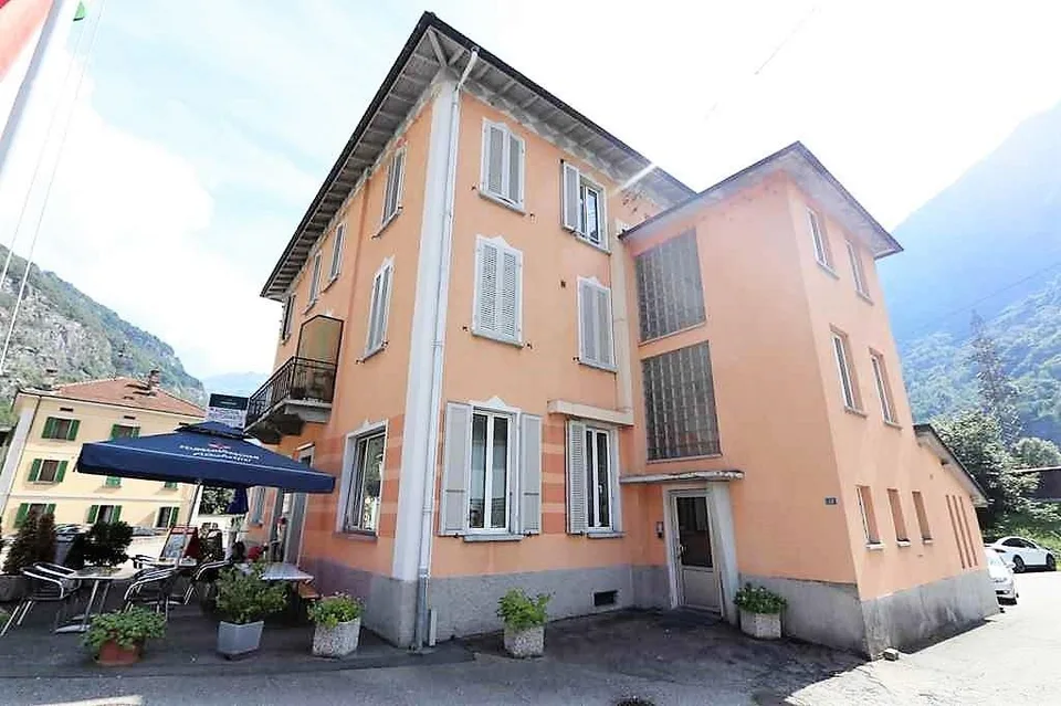 Mehrfamilienhaus mit Bar-Restaurant / casa plurifamiliare con un ri... – Foto 17 von 18