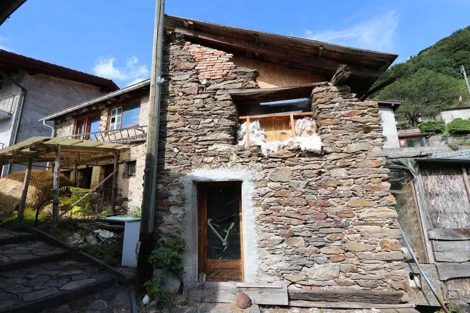 3 Rustici zum Ausbauen mit gr. Umschwung und Aussicht / 3 rustici d... – Foto 8 von 12