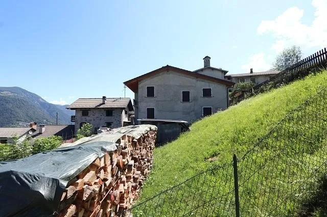 7 1/2-Zimmer-Einfamilienhaus mit Garten / casa di 7 1/2 locali con ...