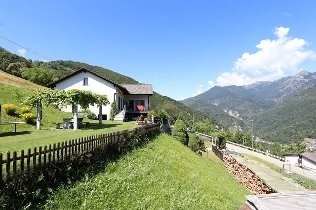 7 1/2-Zimmer-Einfamilienhaus mit Garten / casa di 7 1/2 locali con ...