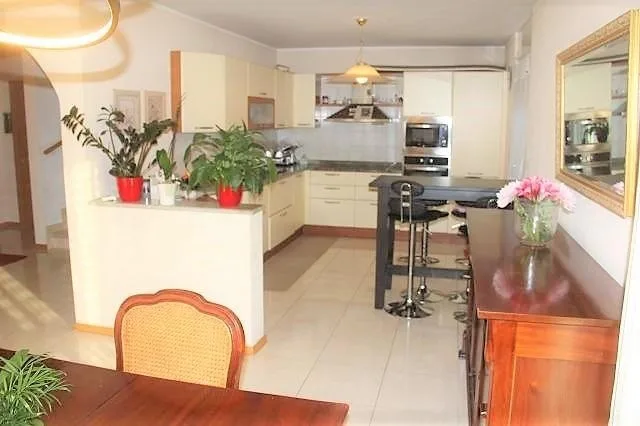 5 1/2-Zimmer-EFH  mit 3 Zusatzzimmern mit Terrassen und Garten / Vi...
