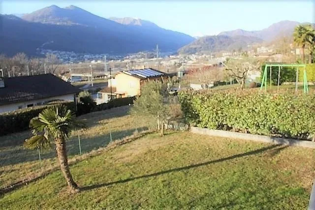 5 1/2-Zimmer-EFH  mit 3 Zusatzzimmern mit Terrassen und Garten / Vi...