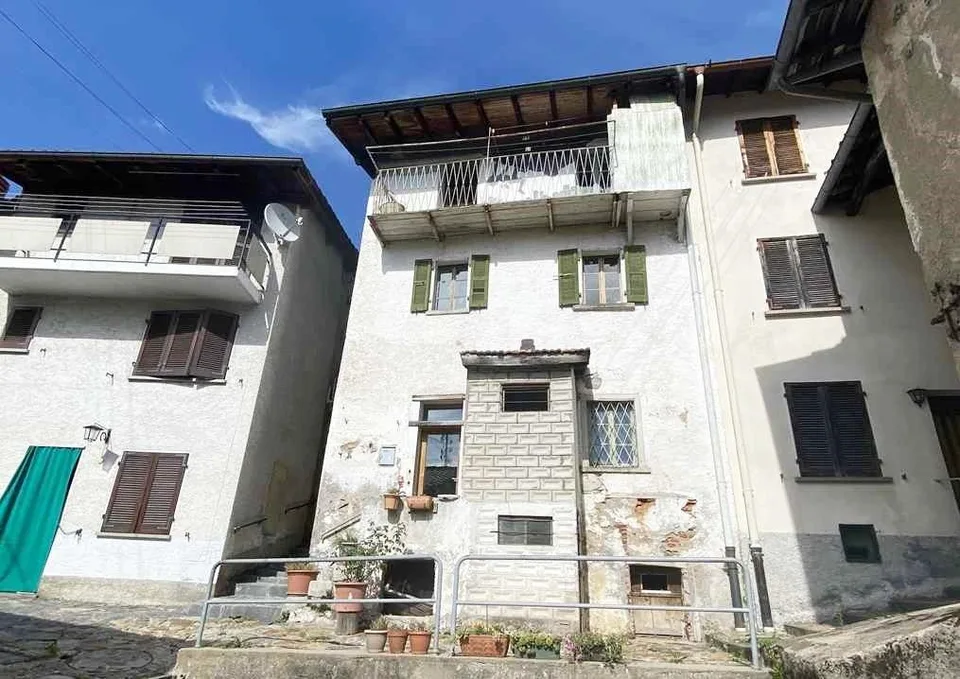 3 1/2-Zimmer-Dorfhaus mit Balkon und Aussicht zum Ausbauen / casa d...