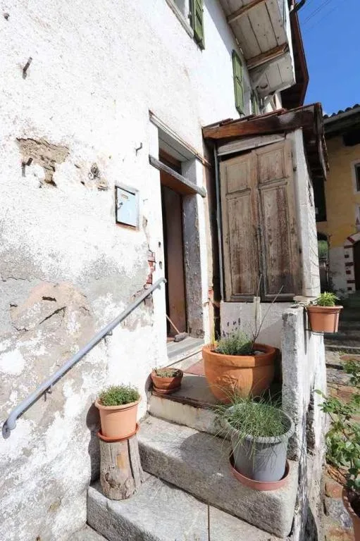 3 1/2-Zimmer-Dorfhaus mit Balkon und Aussicht zum Ausbauen / casa d...
