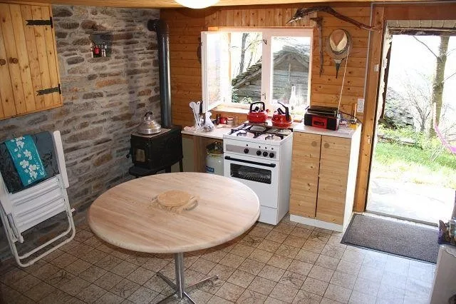 Chalet mit zwei 3-Zimmer-Hausteilen zum Ausbauen / Chalet con due a...
