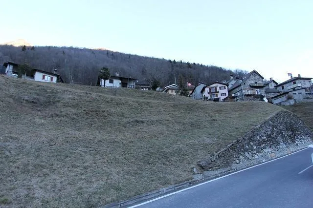 Baulandgrundstück von m2 mit schönem Ausblick / terreno edivicabile
