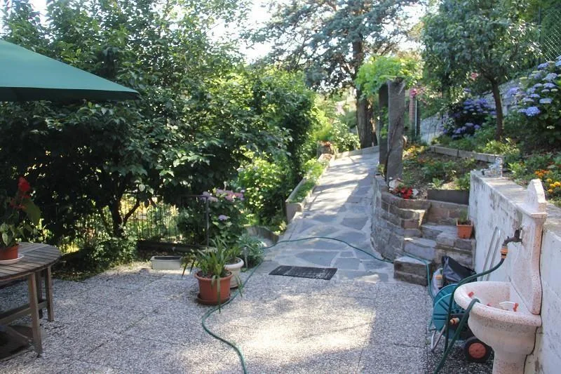 3 1/2-Zi-Wohnung in Zweifamilienhaus mit Sitzplatz