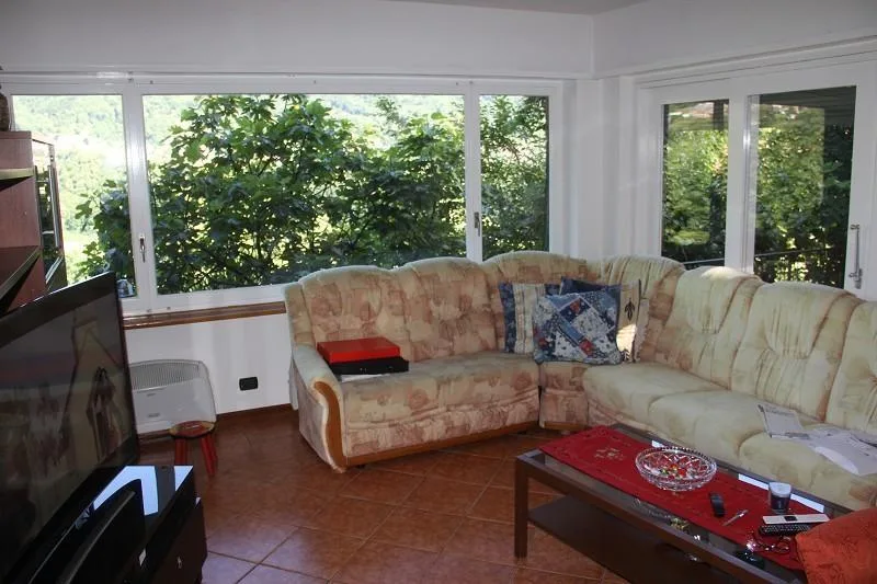 3 1/2-Zi-Wohnung in Zweifamilienhaus mit Sitzplatz