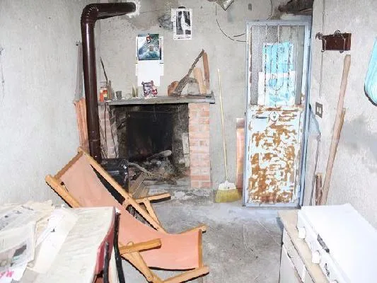3-Zimmer-Rustico zum Ausbauen mit grosser Wiesenfläche an sehr ruhi...