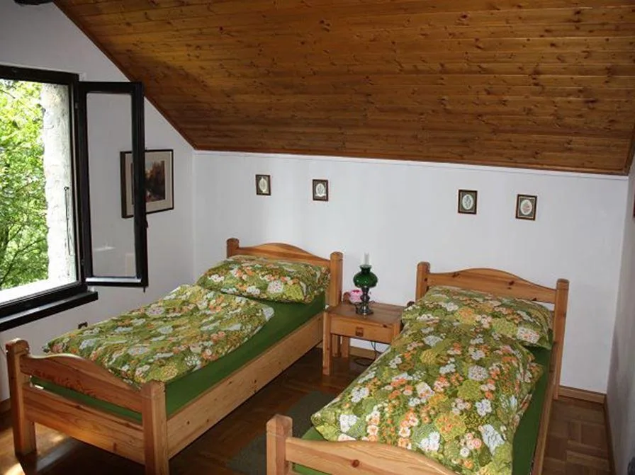 5 1/2-Zimmer-Rustico an Alleinlage mit 10000 m2 Wiesland sehr sonni... – Foto 9 von 14